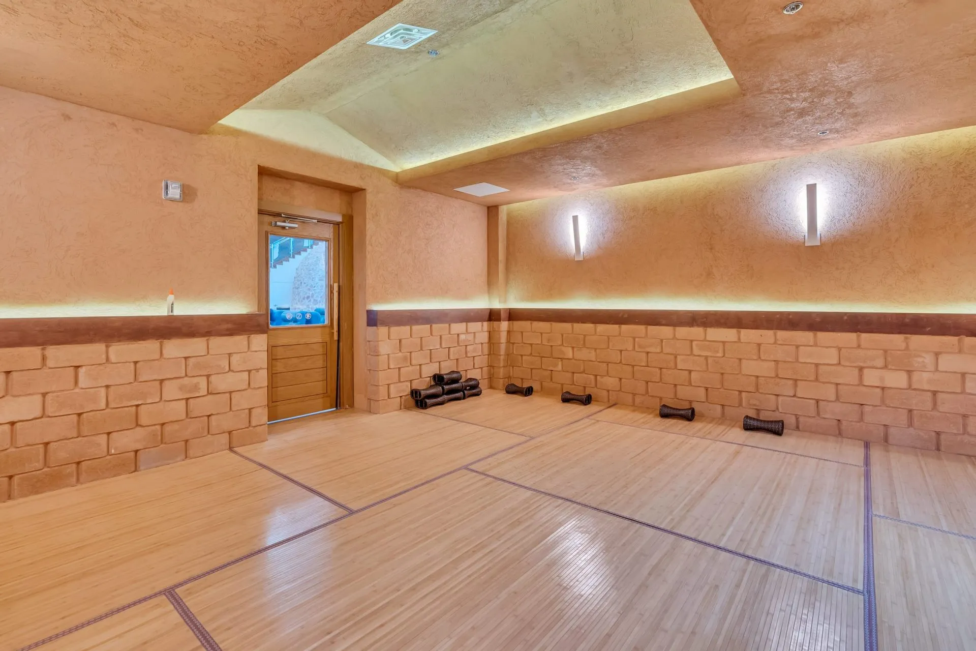 Yellow-Mud-Inside-scaled-opt