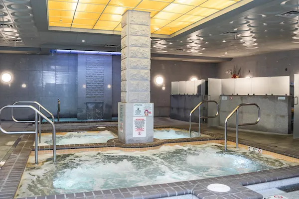 korean-bathhouse-pool